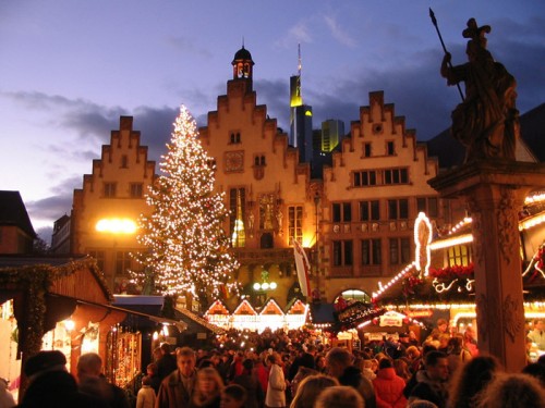 81361237_4404913_Frankfurter_weihnachtsmarkt_nacht.jpg