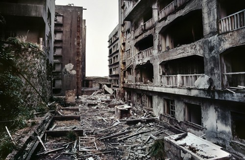 top-hashima_ghost_town.jpg