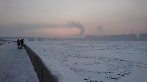 Санкт-Петербург - набережная Невы, место где хочется быть с любимым человеком, одно из волшебных мест России, кстати до того пока не побывалтам, я этого не осозновал. :-)
